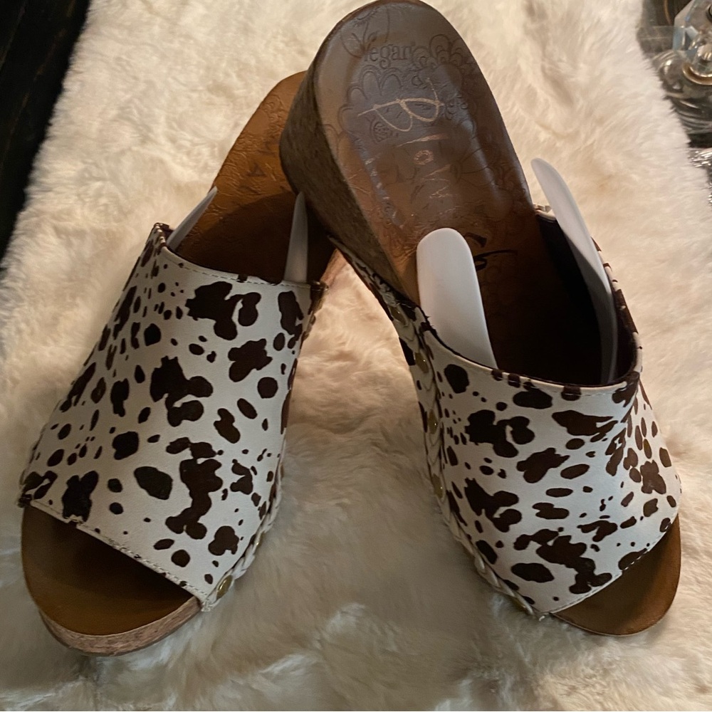 50%offw❤️ Blowfish Malibu Women's Hagen Wedge Sandal 9 cow print S7